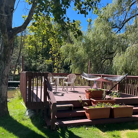 Sleeping Bear Riverside Cabins Honor Exterior photo