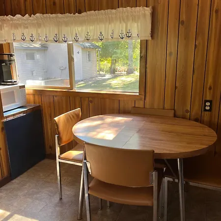 Sleeping Bear Riverside Cabins Honor Exterior photo