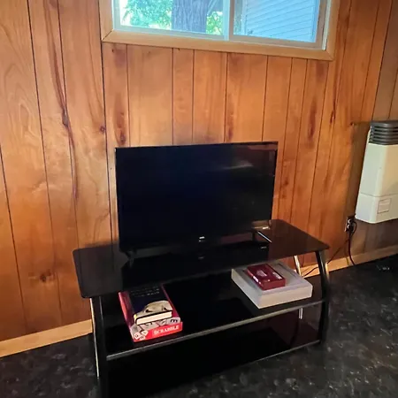 Sleeping Bear Riverside Cabins Honor Exterior photo