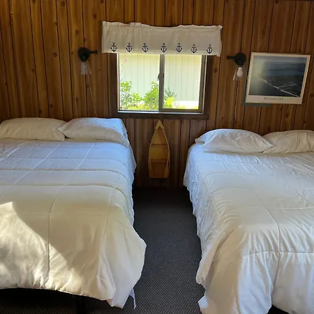 Sleeping Bear Riverside Cabins Honor Exterior photo