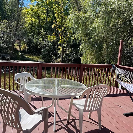 Sleeping Bear Riverside Cabins Honor Exterior photo