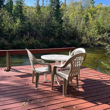 Sleeping Bear Riverside Cabins Honor Exterior photo