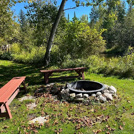 Sleeping Bear Riverside Cabins Honor Exterior photo
