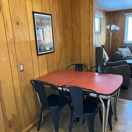 Sleeping Bear Riverside Cabins Honor Exterior photo