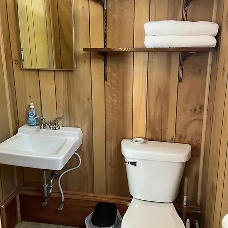 Sleeping Bear Riverside Cabins Honor Exterior photo