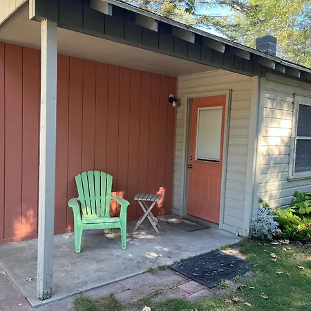 Sleeping Bear Riverside Cabins Honor Exterior photo