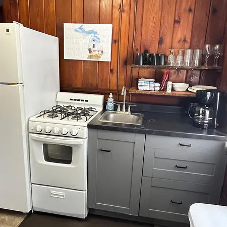Sleeping Bear Riverside Cabins Honor Exterior photo